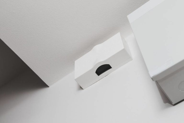 Hoe lang gaat het ADT-alarm af?