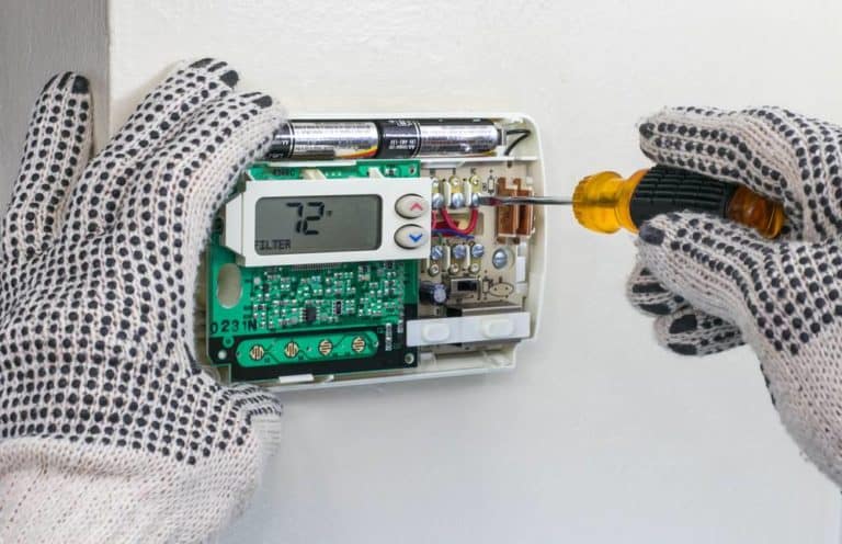 White Rodgers Emerson Thermostat zurücksetzen [Alle Modelle]