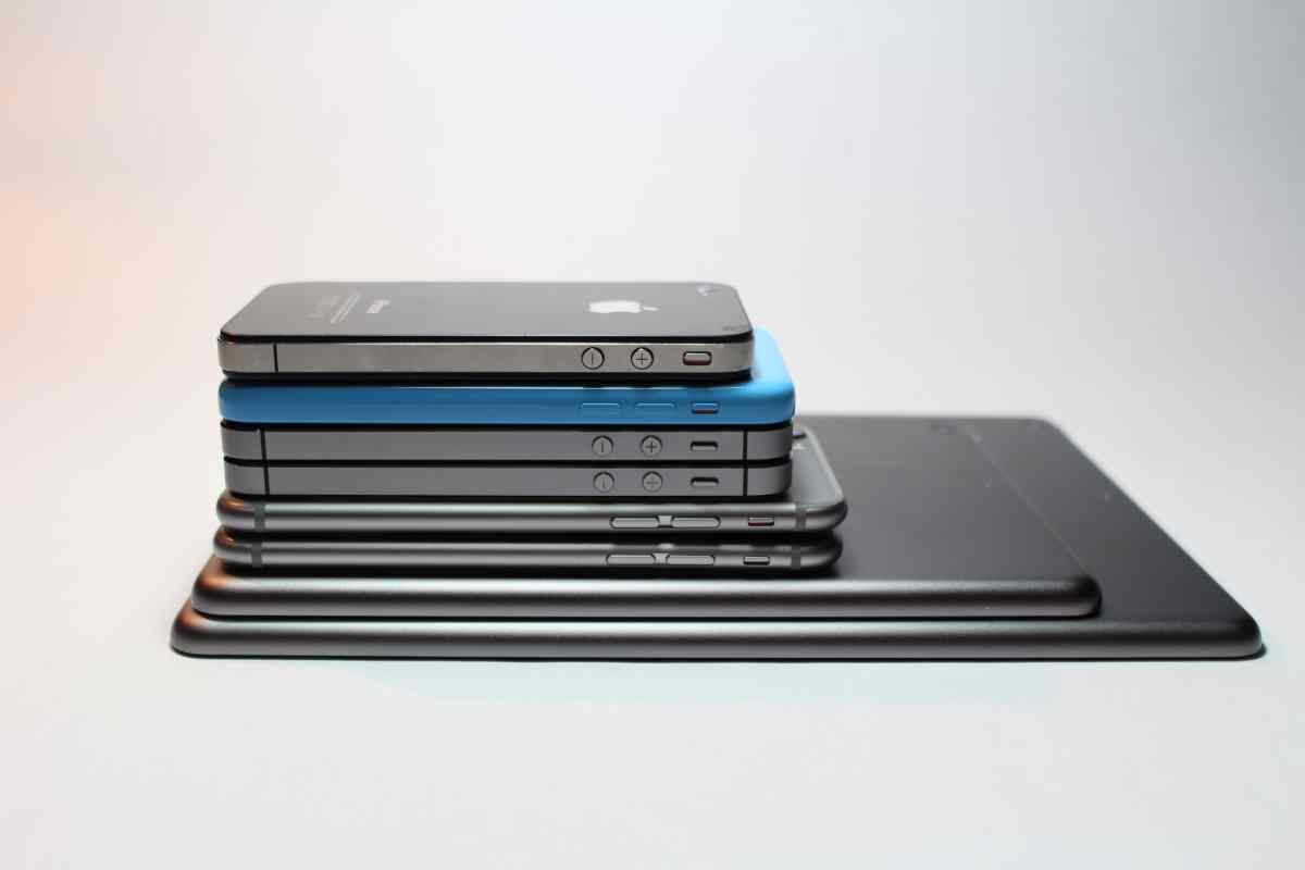 Klingeln Sie an der Tür und verbinden Sie mehrere Telefone