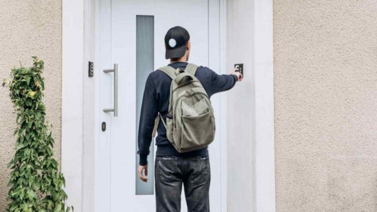 Wie lade ich eine Ring Doorbell auf?